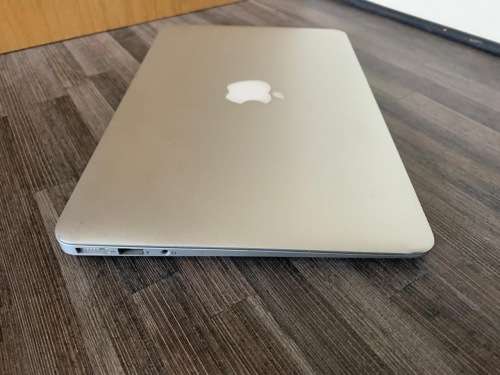 **Apple Macbook AIR 11" **Core i5**128GB SSD**4GB RAM**MAC OS SIERRA/WIN10