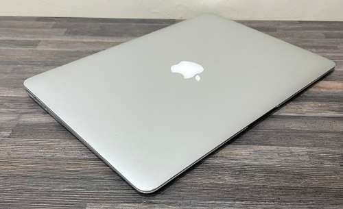 **Apple Macbook AIR 13" **Core i5**256GB SSD**4GB RAM**MAC OS SIERRA/WIN10