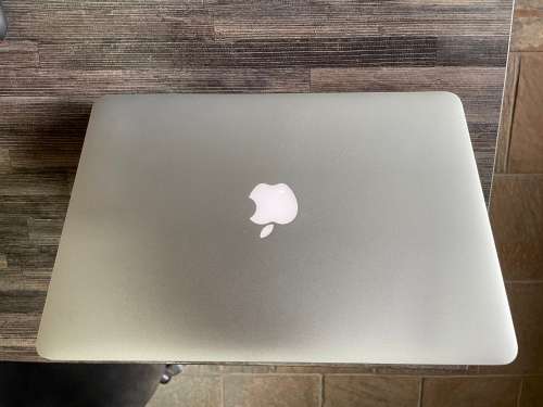 **Apple Macbook AIR 13" **Core i5**256GB SSD**4GB RAM**MAC OS SIERRA/WIN10