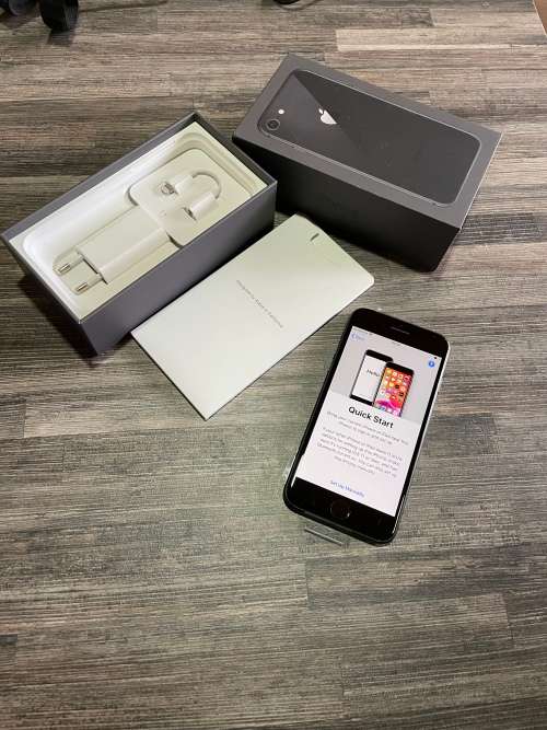 **EXCELLENT**GENUINE APPLE**iPhone 8**64GB**Space Grey**Original box with accesories**