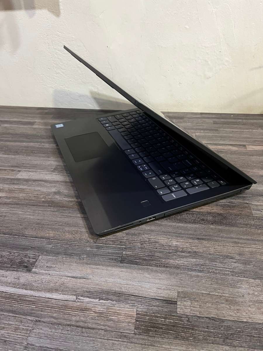 **8th Gen QUAD CORE Monster**Lenovo V330**8th GEN i5**8GB DDR4 RAM**1TB HDD**INTEL UHD**15.6` FHD**