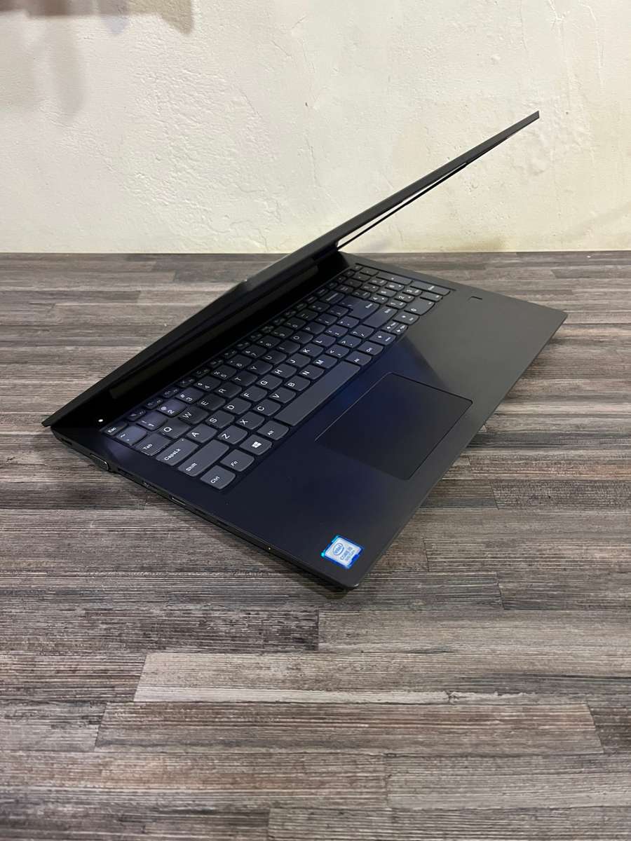 **8th Gen QUAD CORE Monster**Lenovo V330**8th GEN i5**8GB DDR4 RAM**1TB HDD**INTEL UHD**15.6` FHD**