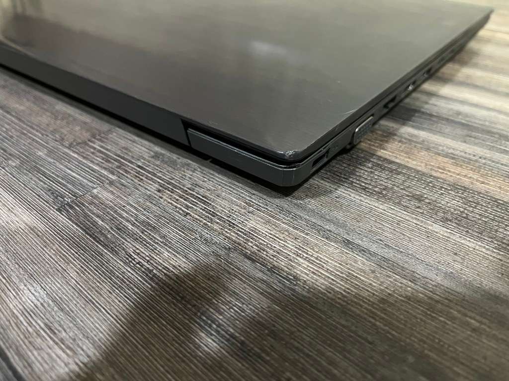 **8th Gen QUAD CORE Monster**Lenovo V330**8th GEN i5**8GB DDR4 RAM**1TB HDD**INTEL UHD**15.6` FHD**