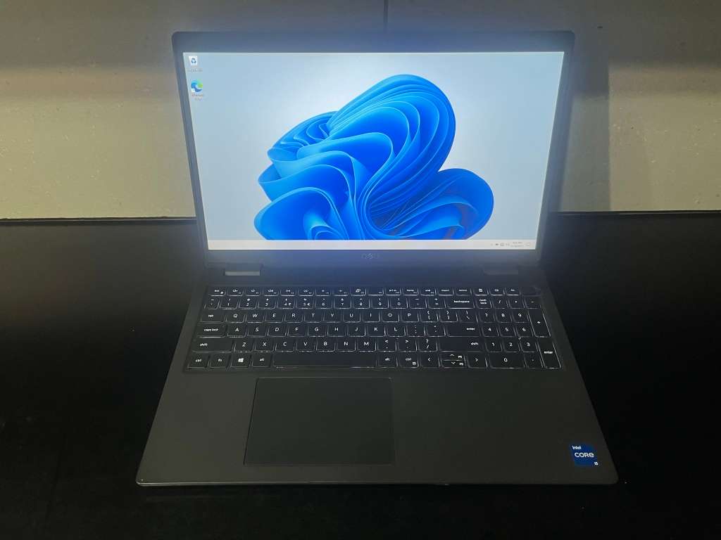 **11th Gen QUAD Core i5 Monster**DELL 3520**11th GEN i5**16GB DDR4 RAM**256 NVME**15.6` FHD LED**