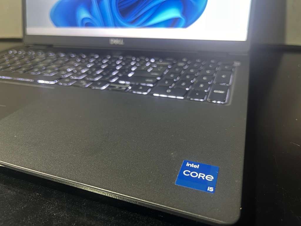 **11th Gen QUAD Core i5 Monster**DELL 3520**11th GEN i5**16GB DDR4 RAM**256 NVME**15.6` FHD LED**