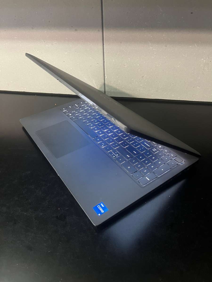 **11th Gen QUAD Core i5 Monster**DELL 3520**11th GEN i5**16GB DDR4 RAM**256 NVME**15.6` FHD LED**