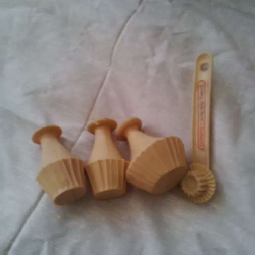 FOUR PLASTICK FORM MAKERS