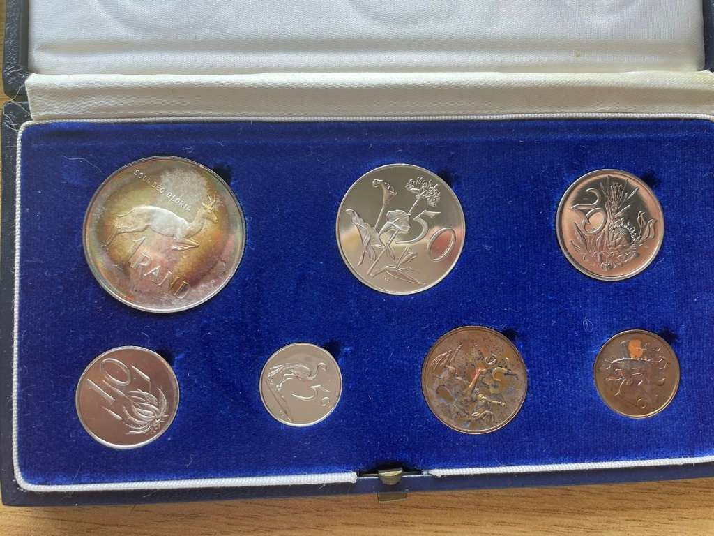 Crazy R1 Start! 1968 Coin Proof Set. See my other R1 Auctions!