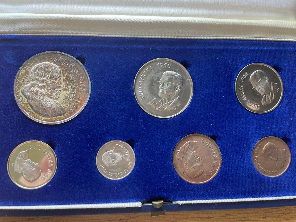 Crazy R1 Start! 1968 Coin Proof Set. See my other R1 Auctions!