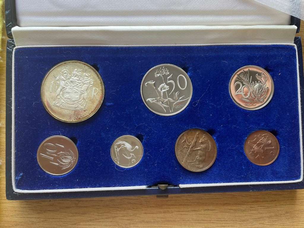 Crazy R1 Start! 1969 Coin Proof Set. See my other R1 Auctions!