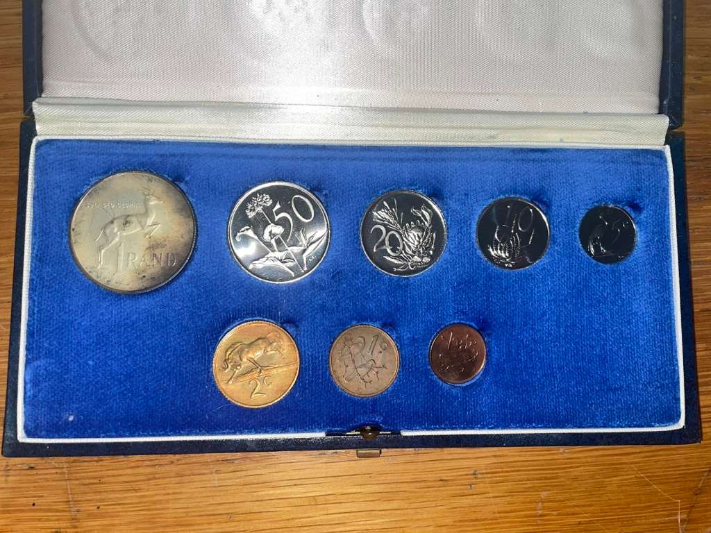 Crazy R1 Start! 1976 Coin Proof Set. See my other R1 Auctions!