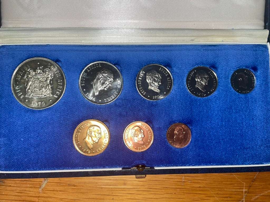 Crazy R1 Start! 1976 Coin Proof Set. See my other R1 Auctions!