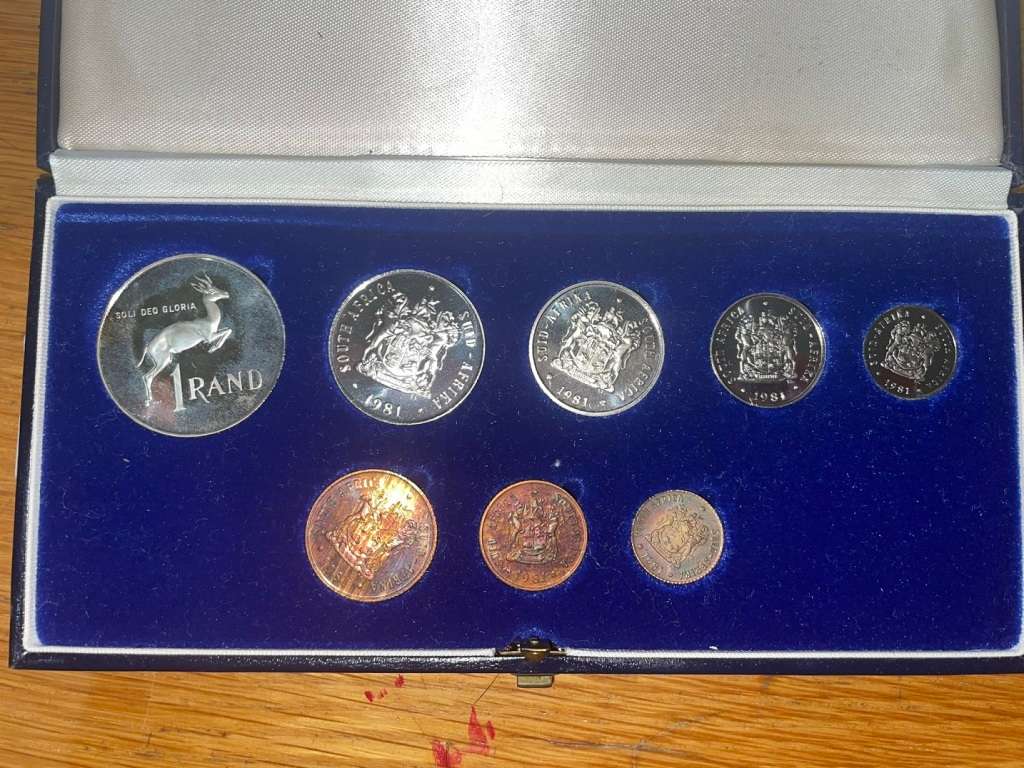 Crazy R1 Start! 1981 Coin Proof Set. See my other R1 Auctions!