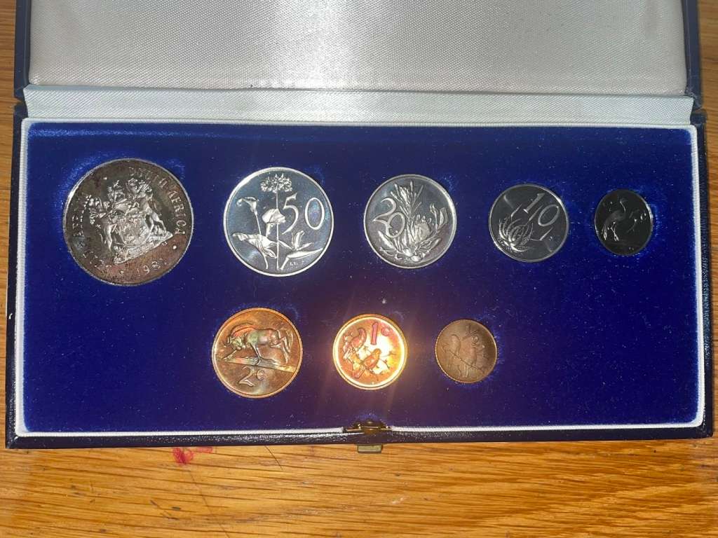 Crazy R1 Start! 1981 Coin Proof Set. See my other R1 Auctions!