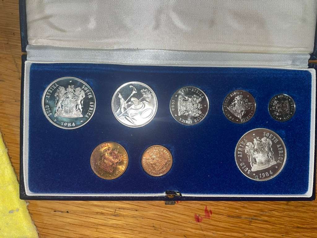 Crazy R1 Start! 1984 Coin Proof Set. See my other R1 Auctions!