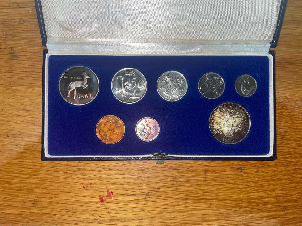 Crazy R1 Start! 1985 Coin Proof Set + Commemorative R1. See my other R1 Auctions!