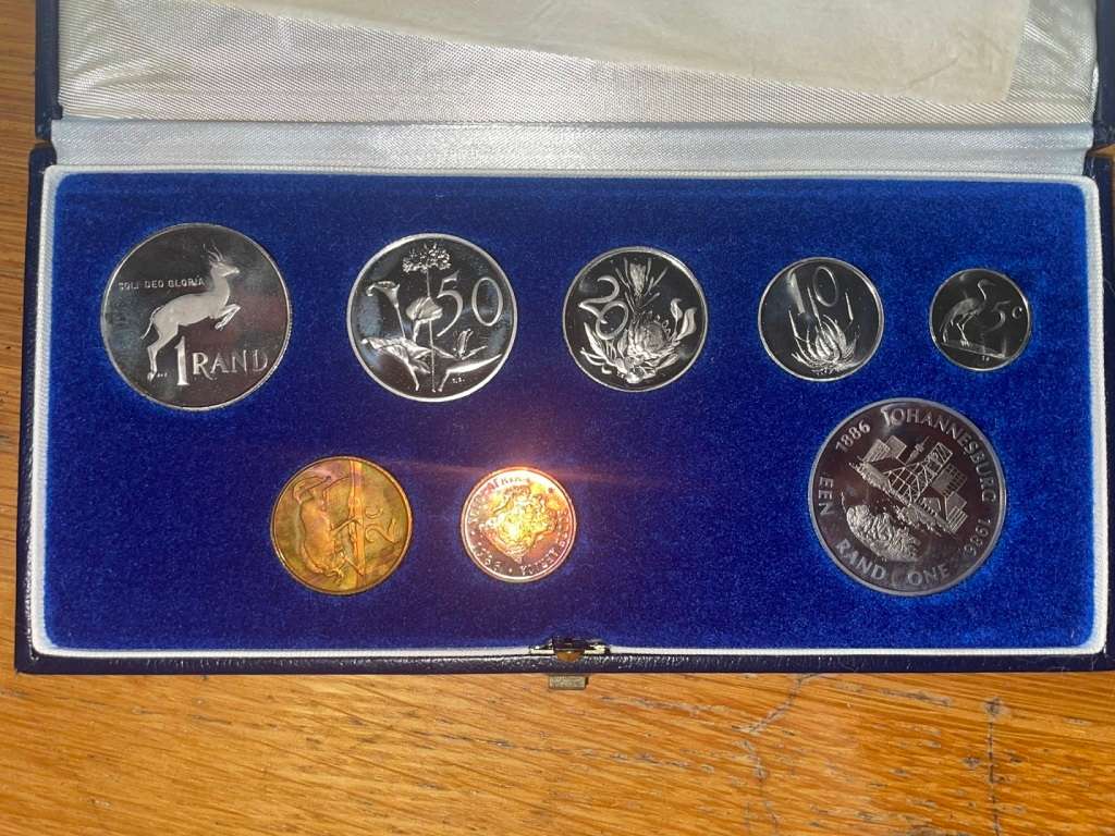 Crazy R1 Start! 1986 Coin Proof Set + Commemorative R1. See my other R1 Auctions!