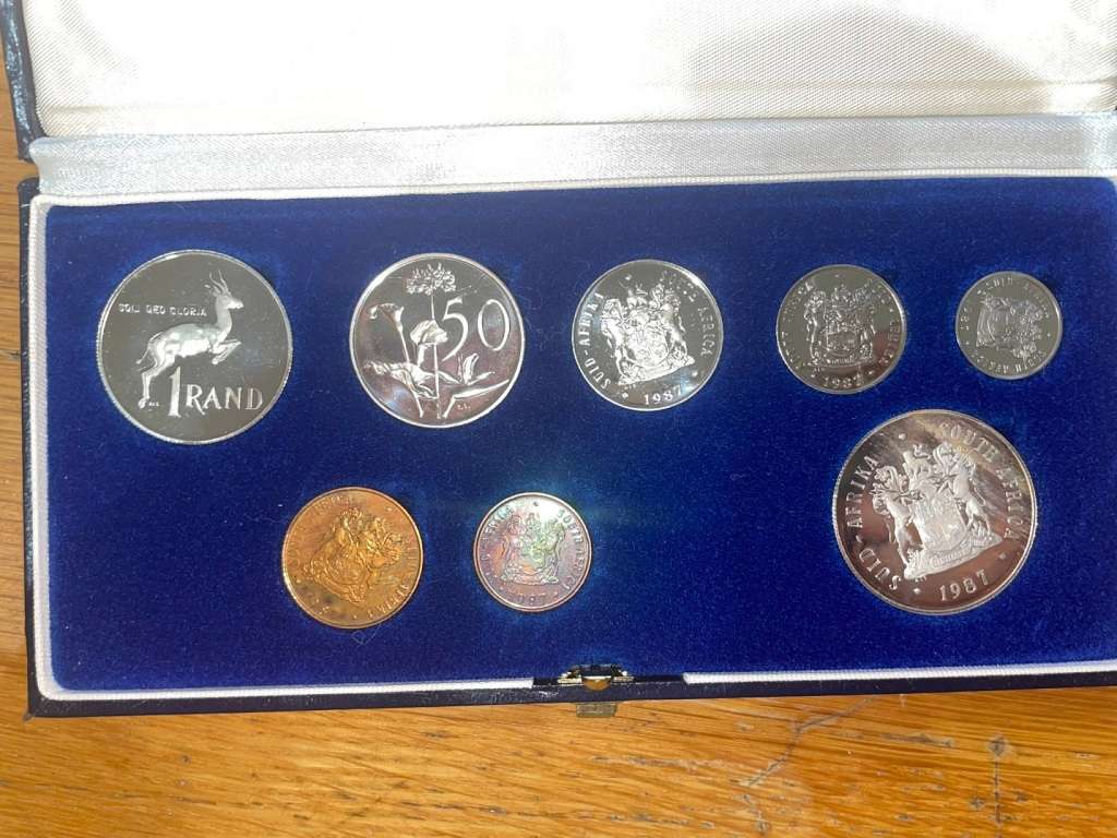Crazy R1 Start! 1987 Coin Proof Set. See my other R1 Auctions!