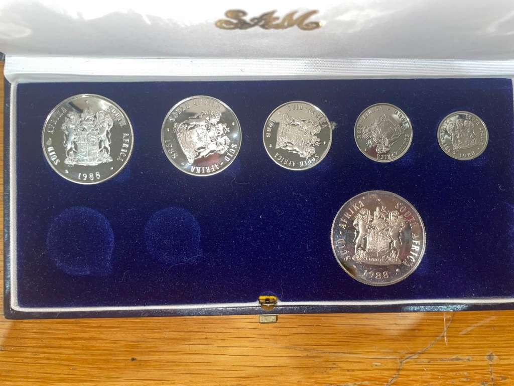 Crazy R1 Start! 1988 Coin Proof Set. See my other R1 Auctions!