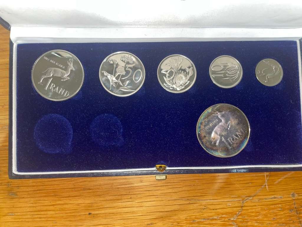 Crazy R1 Start! 1988 Coin Proof Set. See my other R1 Auctions!