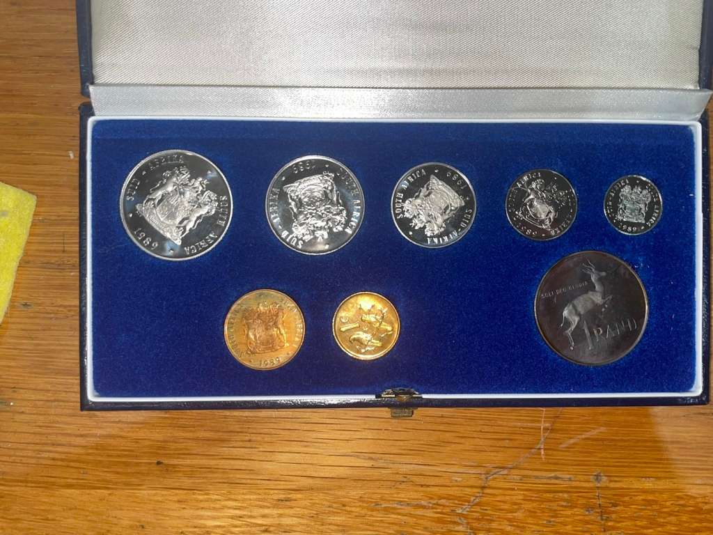 Crazy R1 Start! 1989 Coin Proof Set. See my other R1 Auctions!