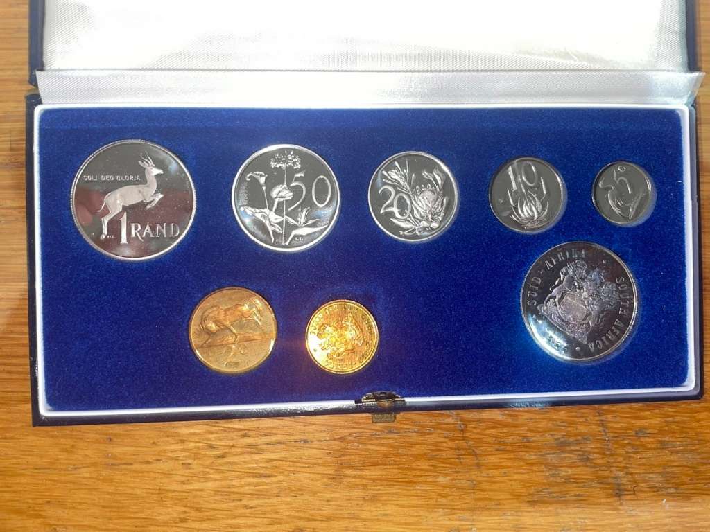 Crazy R1 Start! 1989 Coin Proof Set. See my other R1 Auctions!