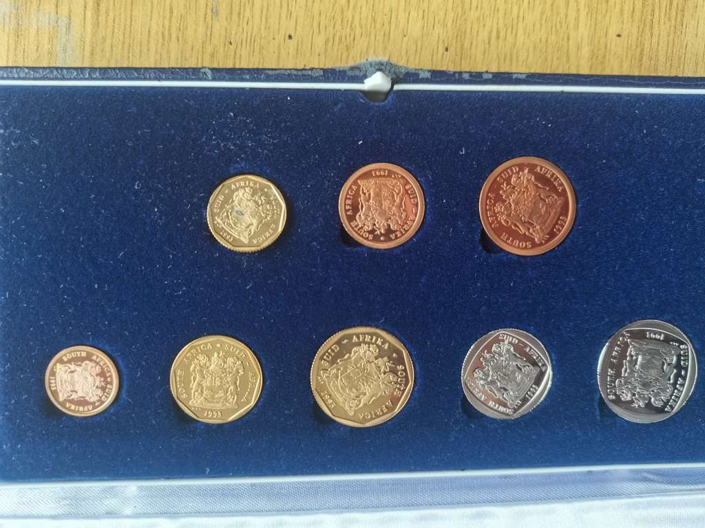 Crazy R1 Start! 1993 Coin Proof Set. See my other R1 Auctions!