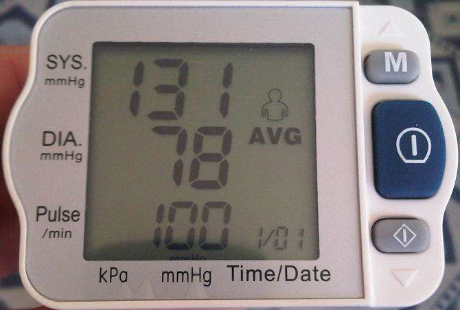 Electronic Blood pressure monitor. Simple to use. NEW AND GREAT GIFTI!!