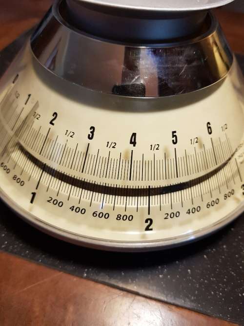Vintage Looking Plastic Scale to 3 kg or 6 lb