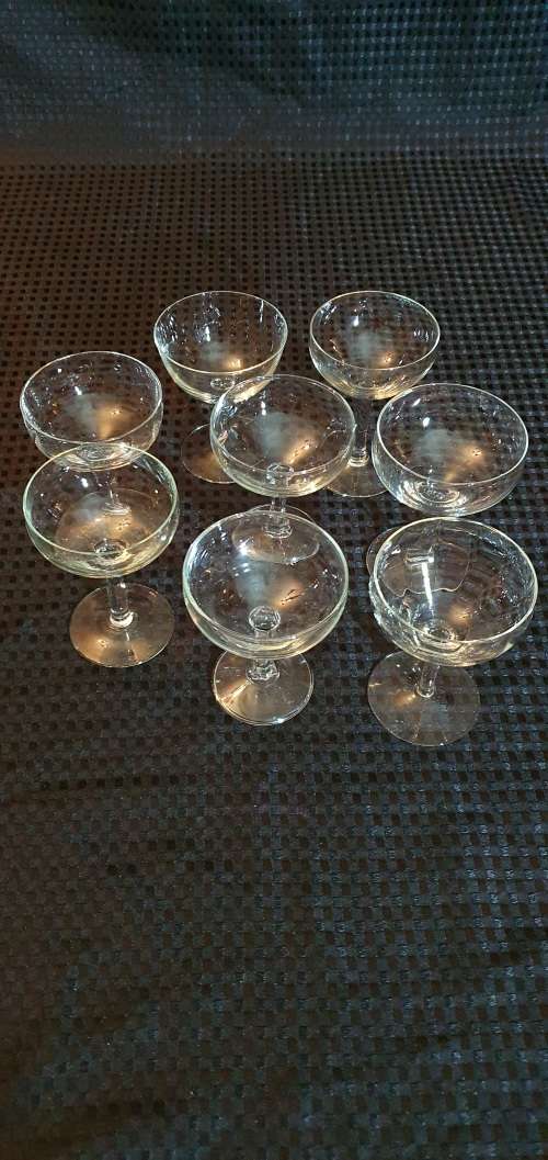 8 Plain Champagne Glasses
