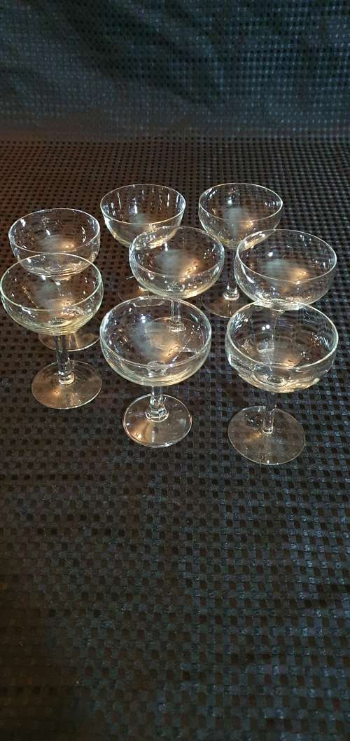 8 Plain Champagne Glasses