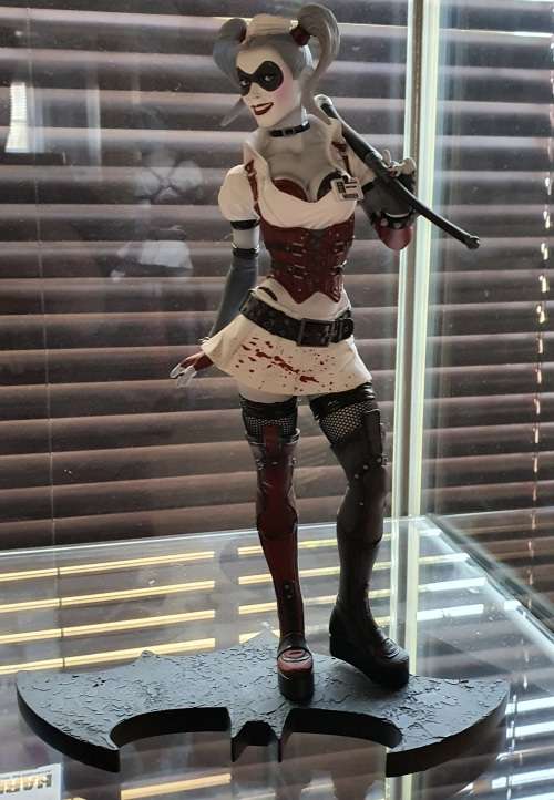 DC Collectibles Batman Arkham Asylum Harley Quinn Statue