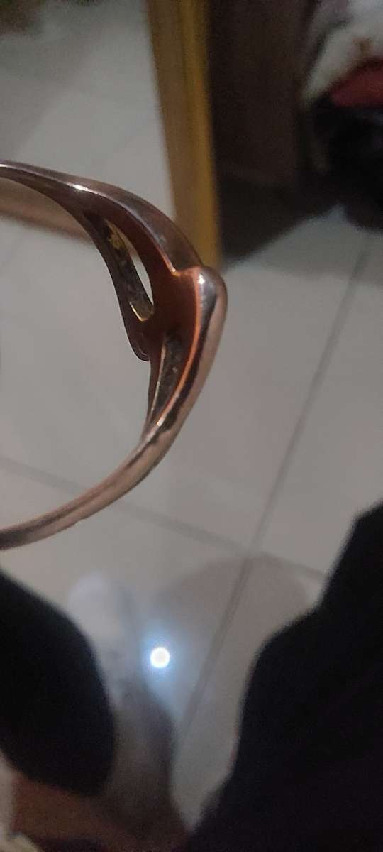 SOLID 9CT GOLD LADIES RING