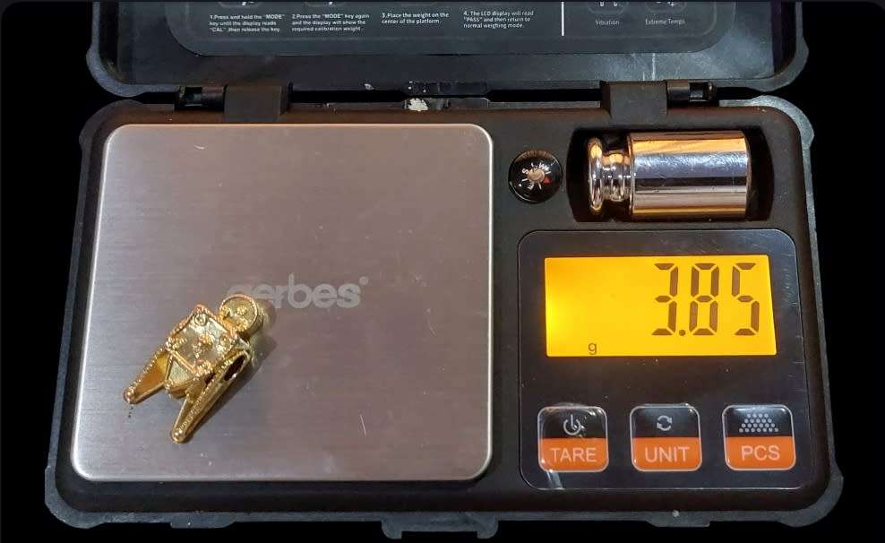 18ct gold thali peg / pendant see pictures