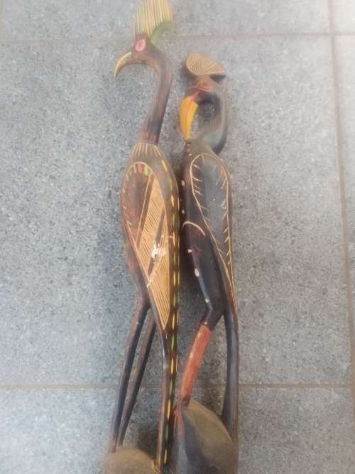 2 wooden birds. 60cm in height