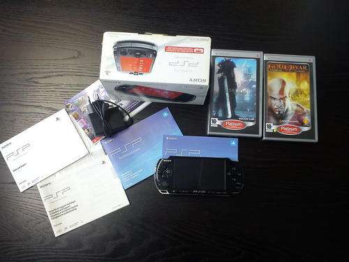 Sony PSP 3004, Crisis Core Final Fantasy 7, God of War Chains of Olympus
