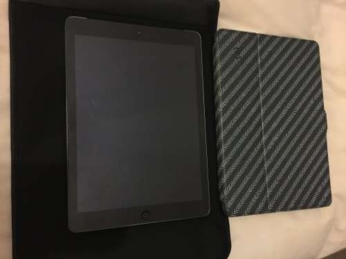 Apple iPad Air Wifi and Cellular (4G) - 16G - MINT Condition plus free Speck cover