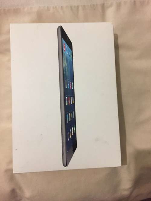 Apple iPad Air Wifi and Cellular (4G) - 16G - MINT Condition plus free Speck cover