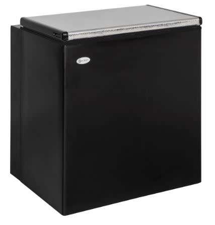 Zero Appliances 120 Litre Gas / Elec Chest Freezer Black Shop Soiled. Price never to be repeated