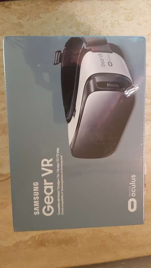 Apple Iphone SE 32gb Space Grey with new samsung vr reality head gear