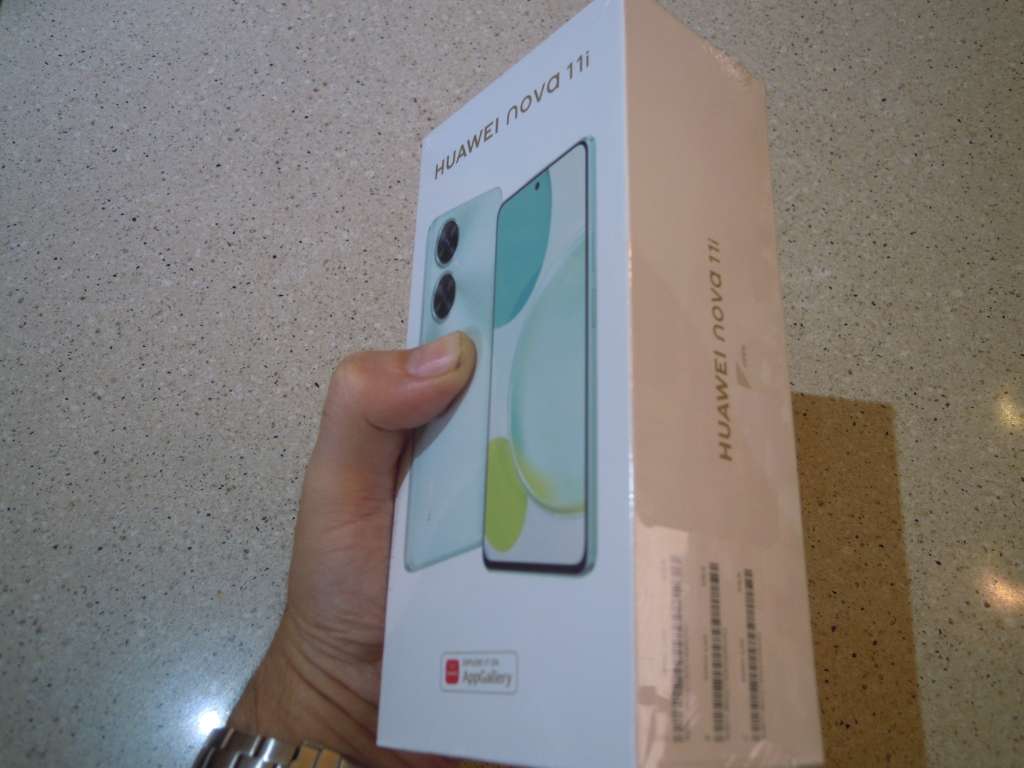 HUAWEI NOVA 11i cellphone - new in box