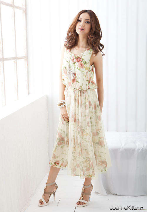 !!!!NEW ARRIVAL !!!! Cream floral chiffon long dress. Size 32,34,36