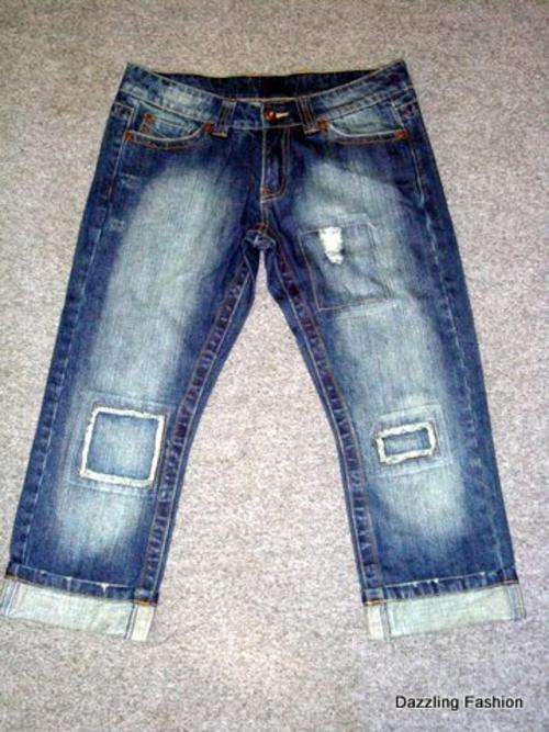 LADIESBLUE DENIM CROP (SIZE 34)