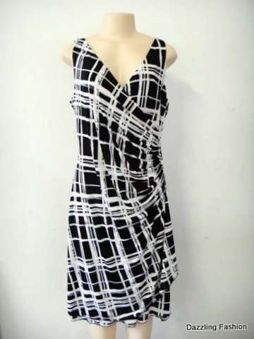 ON SALE ONLY R130!!!! SOPHISTICATED BLACK/WHITE DRESS, SIZE 36--38