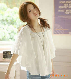 !!!!NEW ARRIVAL !!!! Ladies White top with anglais. Size 32,34,36