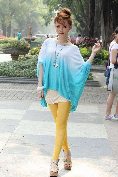 !!!!NEW ARRIVAL !!!! White/Light Blue knit top. Size 32,34,36