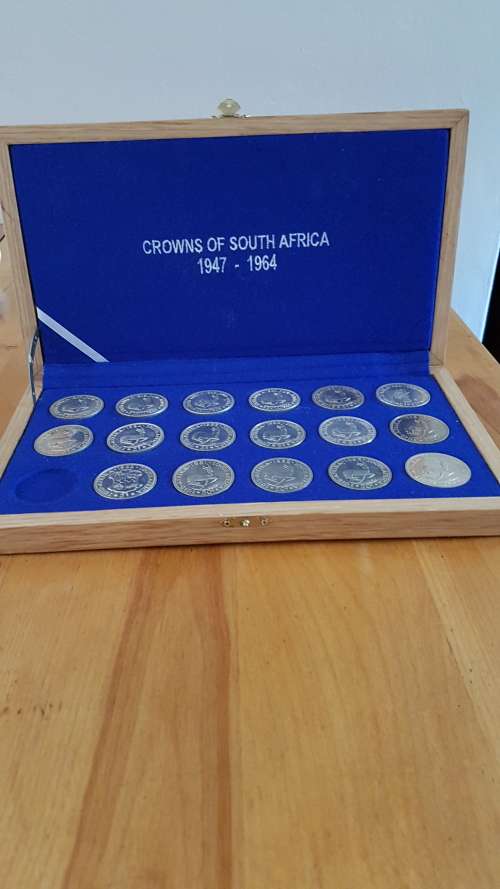 Set 1947-1964 (missing 1959) crowns(5 shillings) in beautiful wooden display case.
