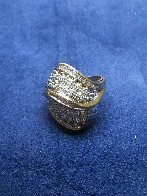 GENUINE DIAMOND GOLD RING