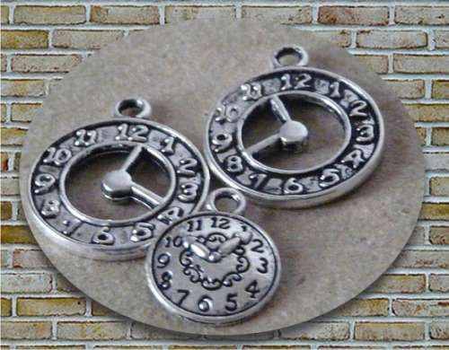 3 pc  Clocks charm set