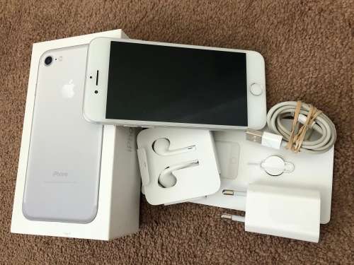 Apple iPhone 7 Silver 32GB in box with accessories (Like New)